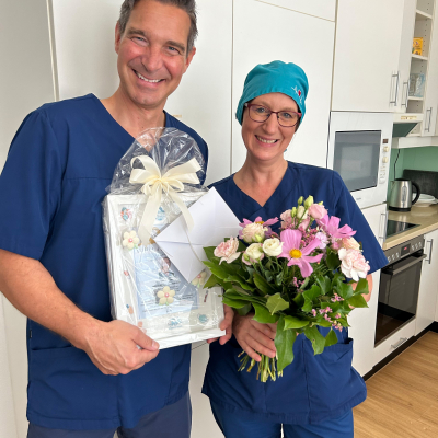 Regina at her 10-year anniversary with Hanse Clinic in 2026. 1